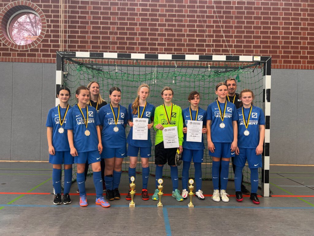 Die C-Juniorinnen des SV Blau-Weiß Zorbau werden Vizelandesmeister im Futsal.