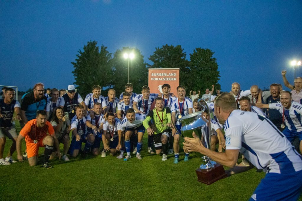 Nach Meisterschaft und Pokalsieg peilt der TSV 1893 Großkorbetha das Triple an. Foto: Marcel Theumer